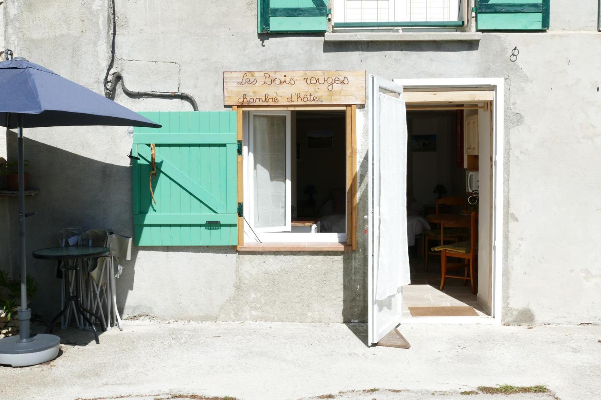 Bed and Breakfast Les Bois Rouges La Rochegiron Экстерьер фото